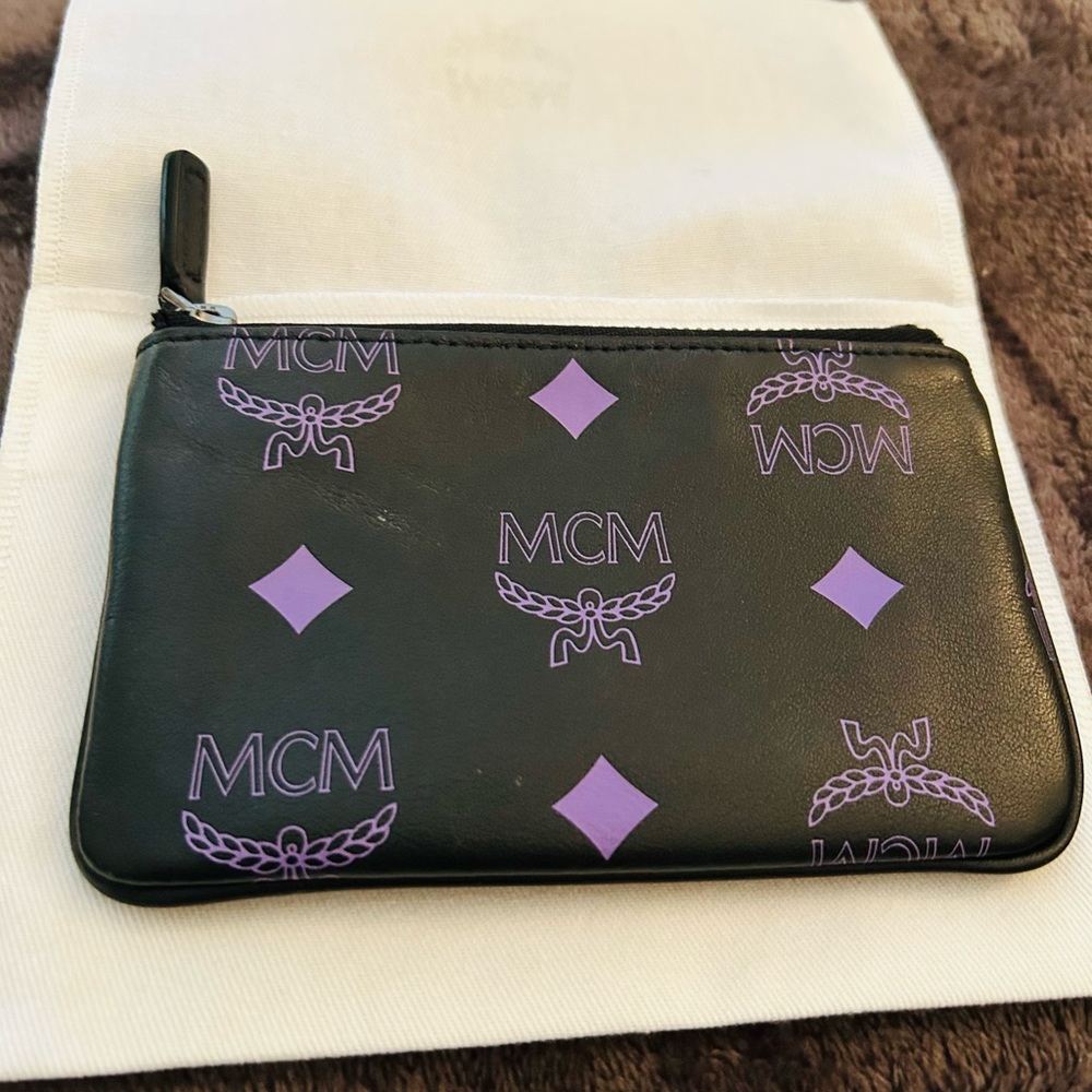 Authentic MCM LEATHER CARD CASE - Picture 6 of 6